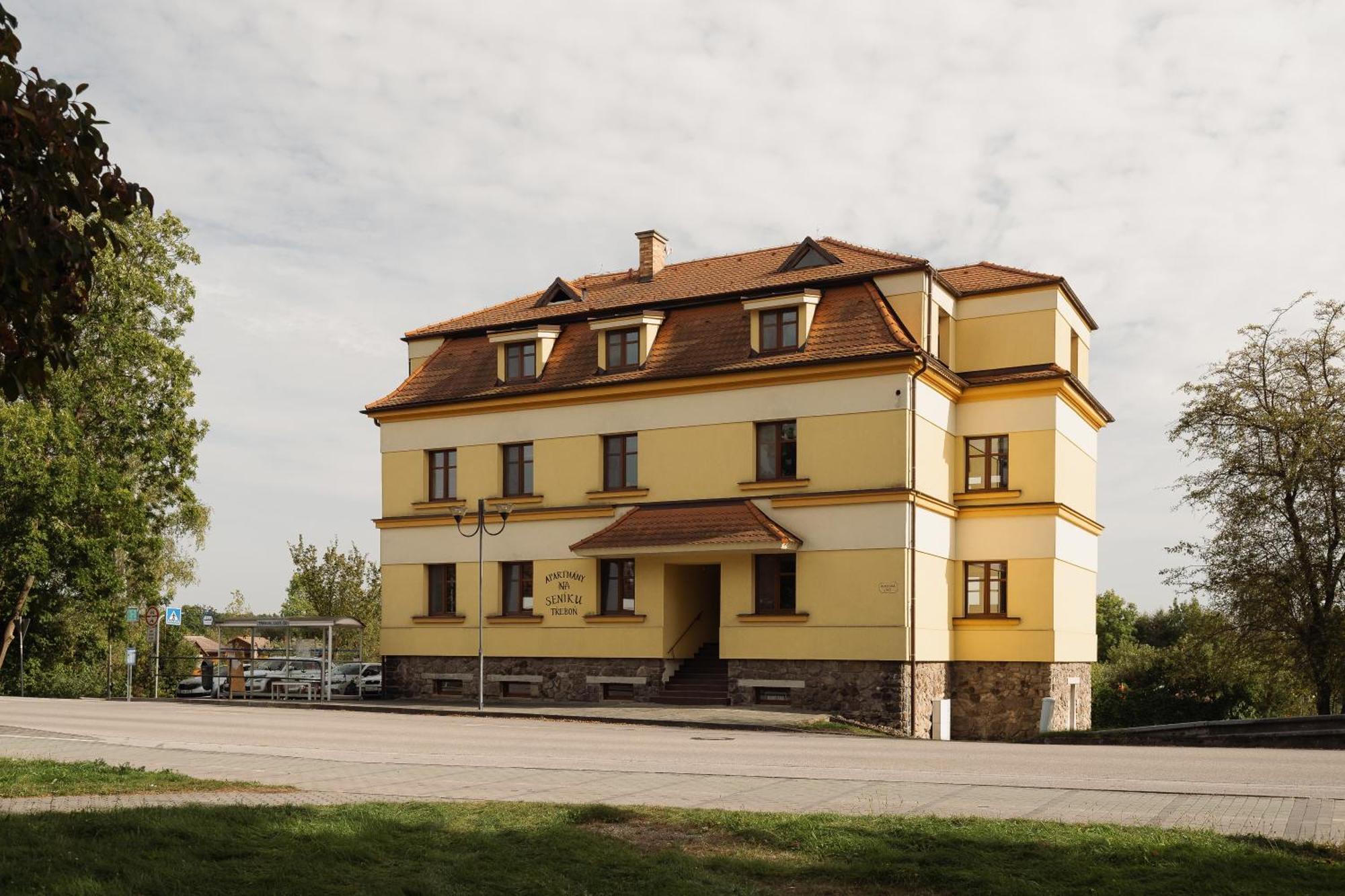 Apartmany Na Seniku Trebon Luaran gambar